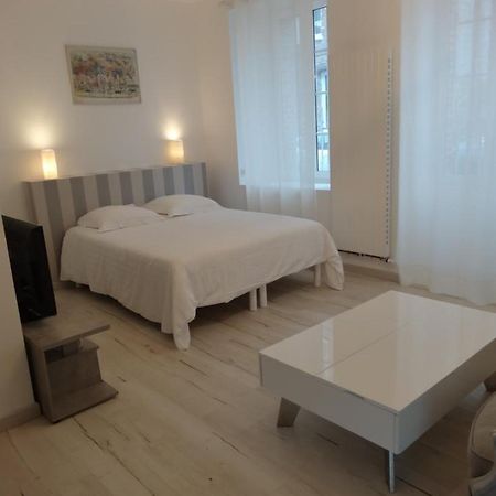 Les Petites Tuileries Bed and Breakfast Bray-sur-Seine Buitenkant foto